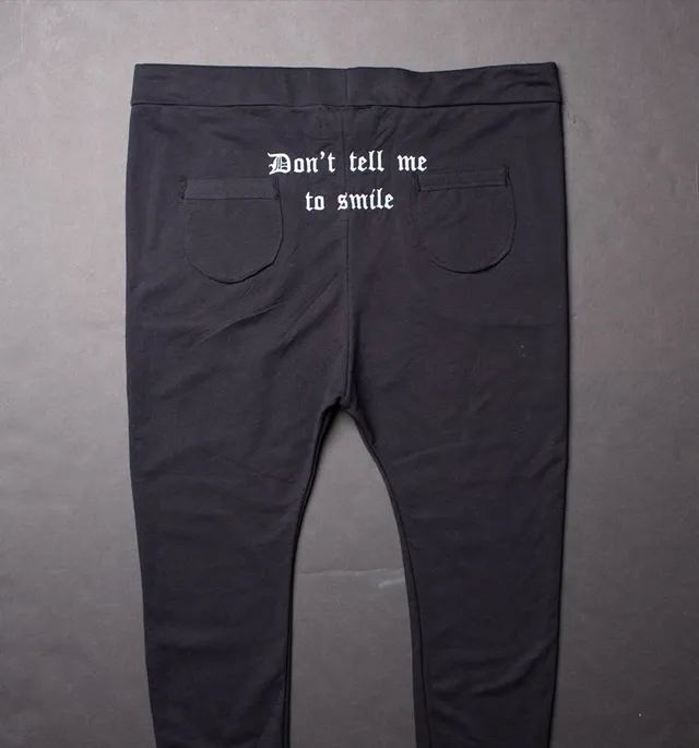 Frayle x Heretics Union Don't Tell Me to Smile joggebukse svart