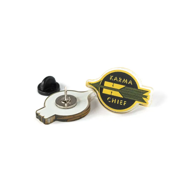 Karma Chief Logo Pin metall 1 tomme