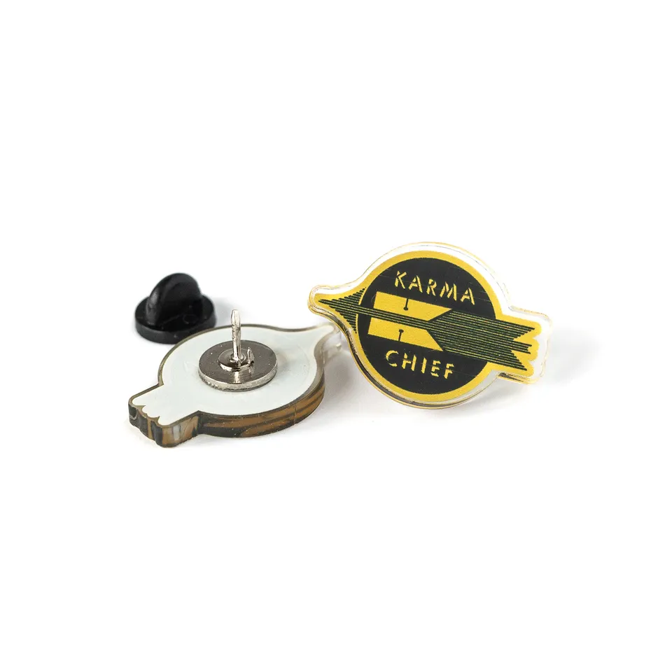 Karma Chief Logo Pin metall 1 tomme