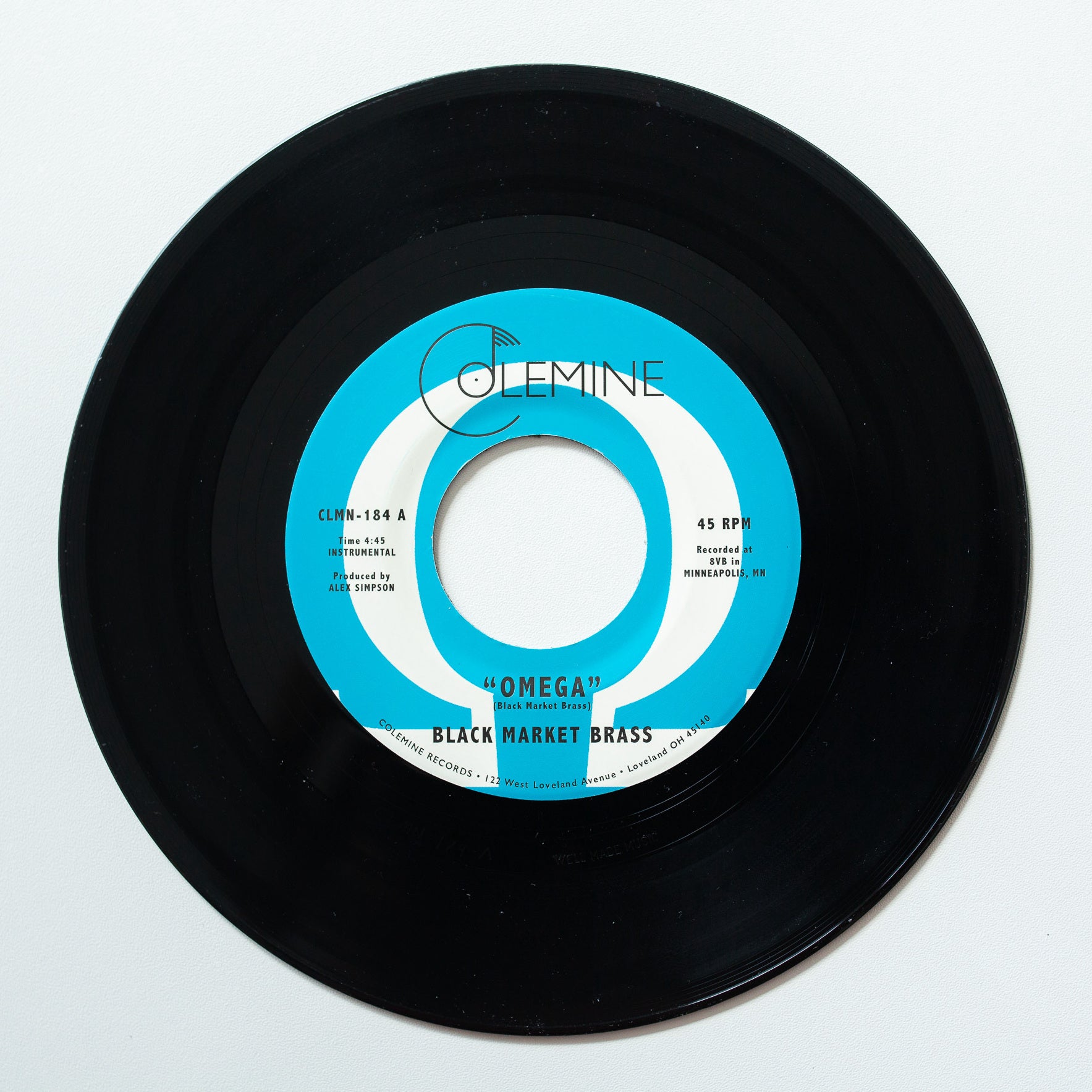 Black Market Brass Omega 7-tommer svart vinyl afrobeat