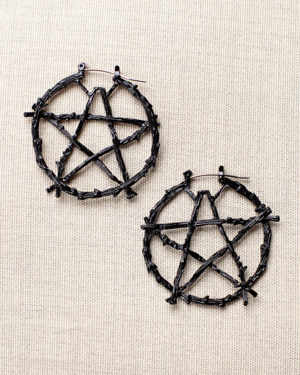 Frayle Black Pentacle øredobber svart hoop