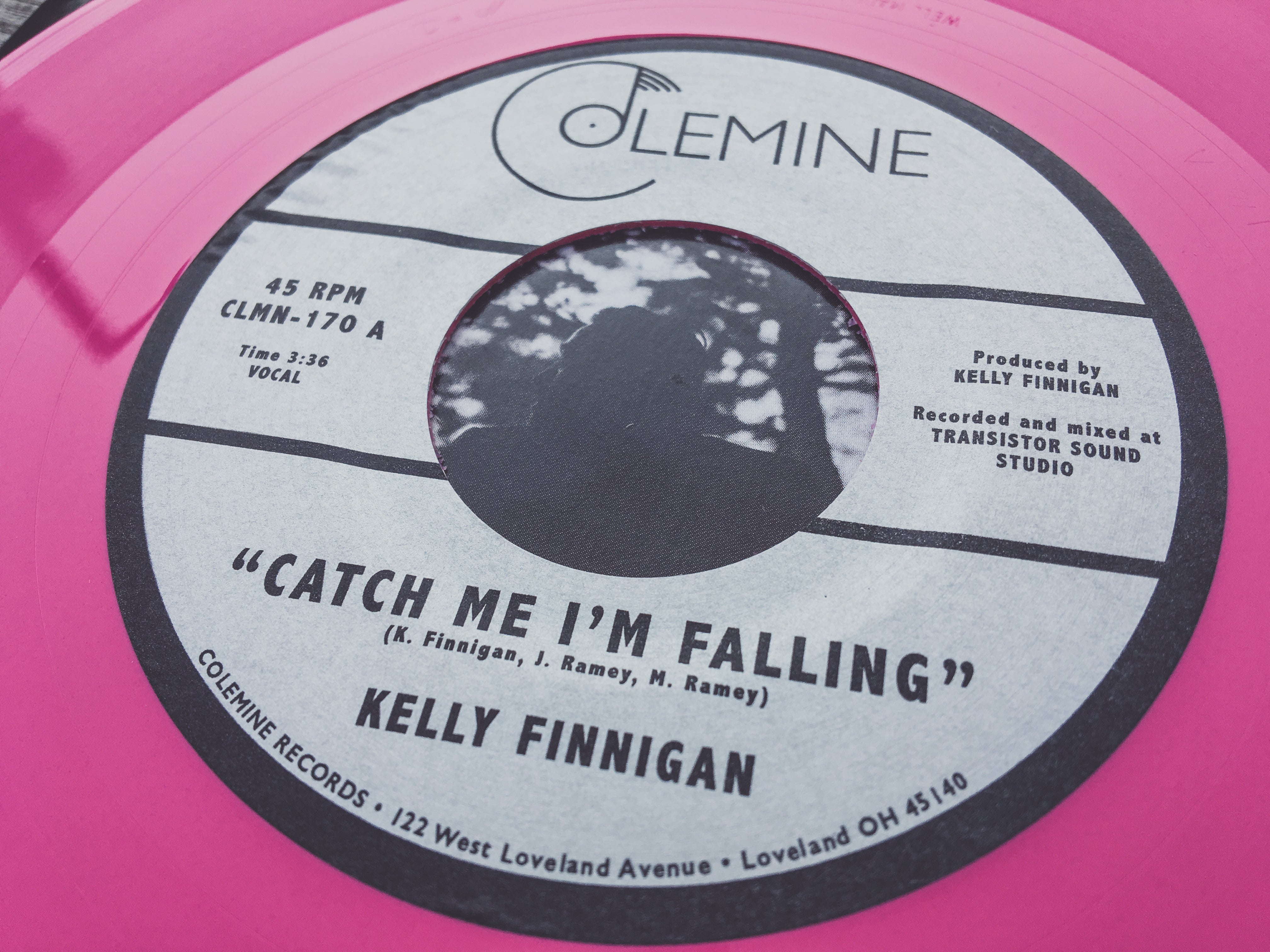 Colemine Kelly Finnigan Catch Me I'm Falling 7" vinylsingel rosa søt