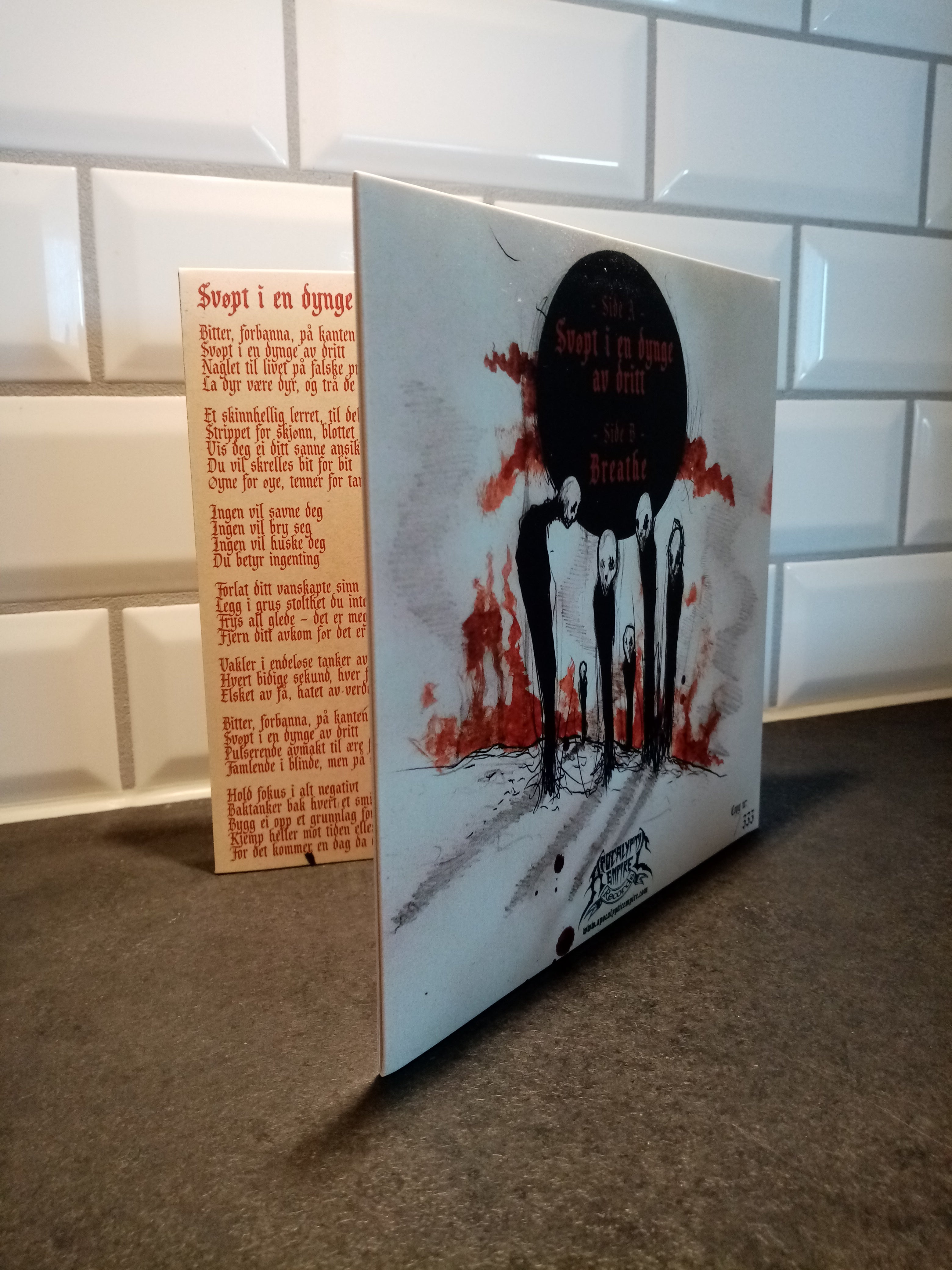 Sarkom Svøpt I En Dynge Av Dritt 7" EP hvit