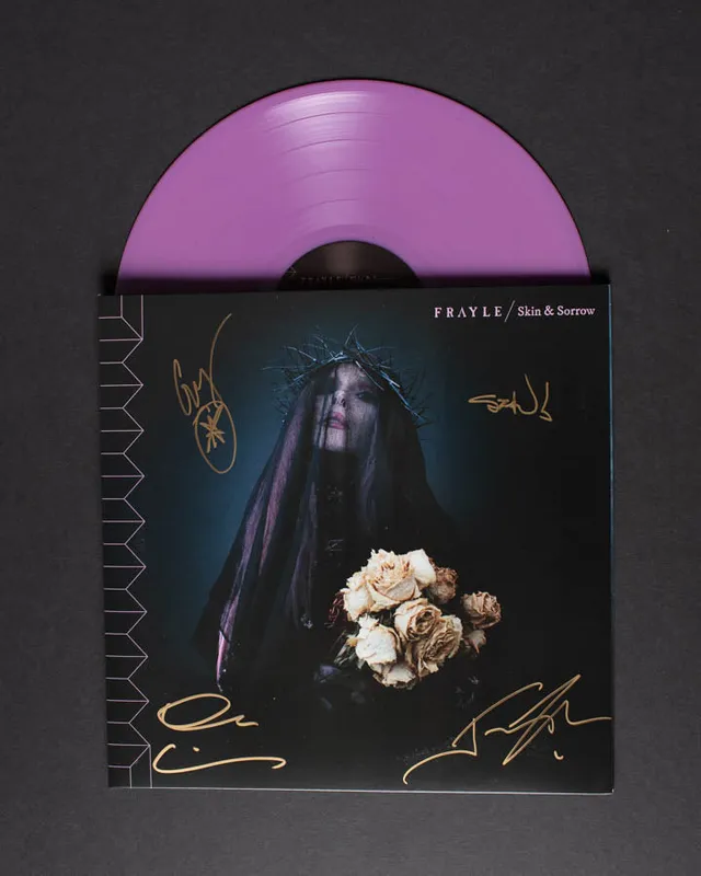 Frayle Skin & Sorrow vinylplate fiolett signert