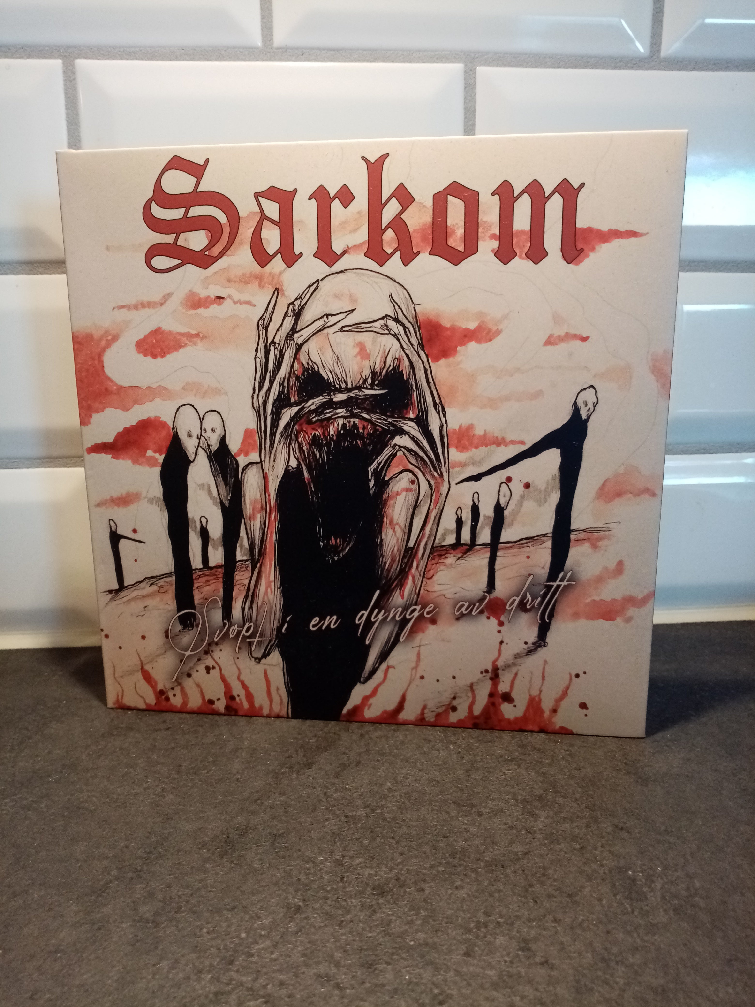 Sarkom Svøpt I En Dynge Av Dritt 7" EP hvit
