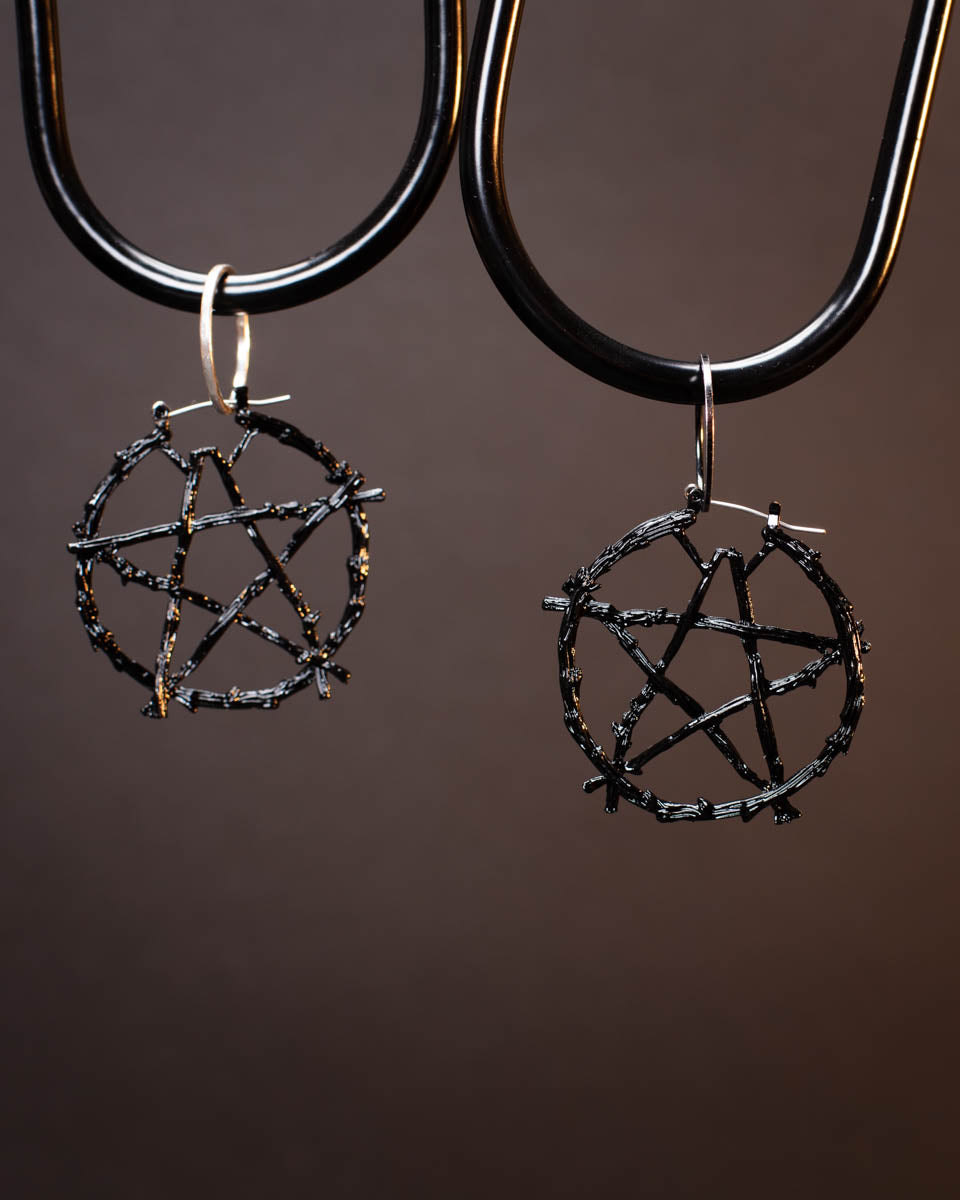Frayle Black Pentacle øredobber svart hoop