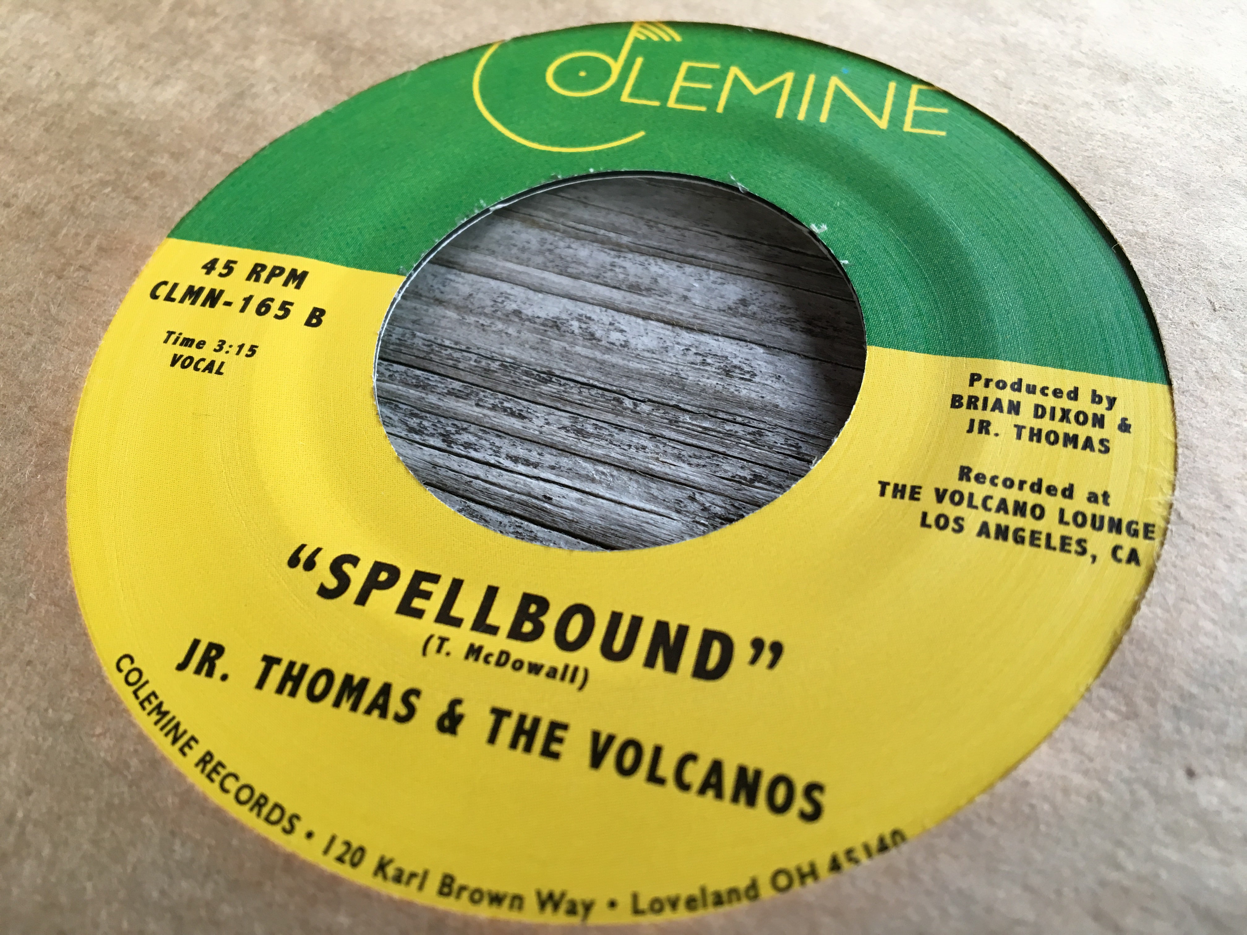 Jr. Thomas & Volcanos Chin Up vinylsingle gul 7"