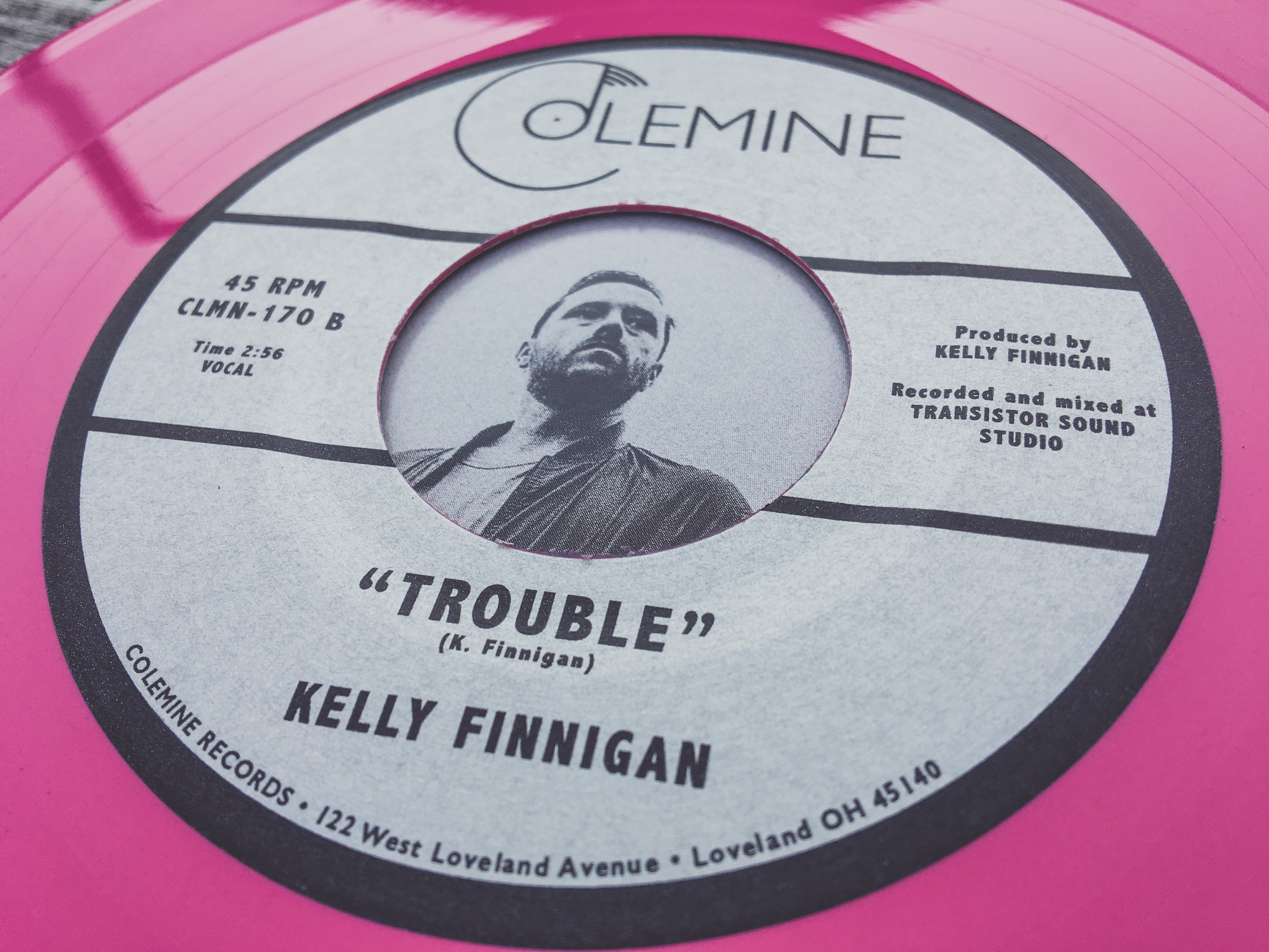 Colemine Kelly Finnigan Catch Me I'm Falling 7" vinylsingel rosa søt
