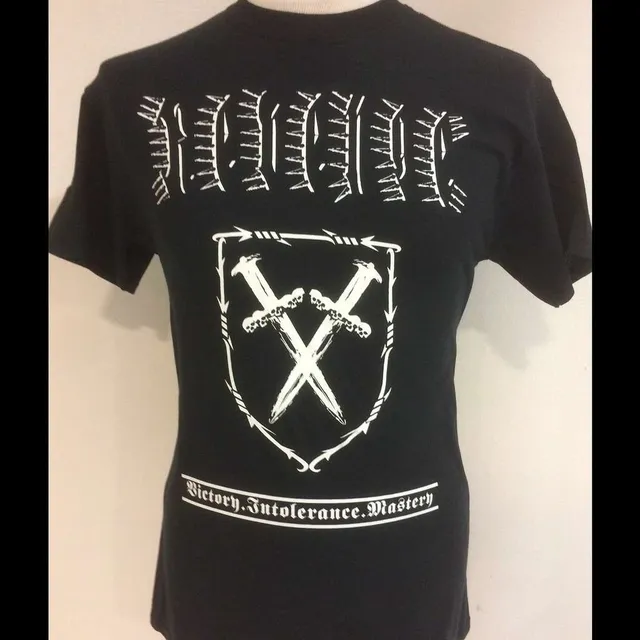 Revenge Victory Intolerance Mastery t-skjorte offisiell