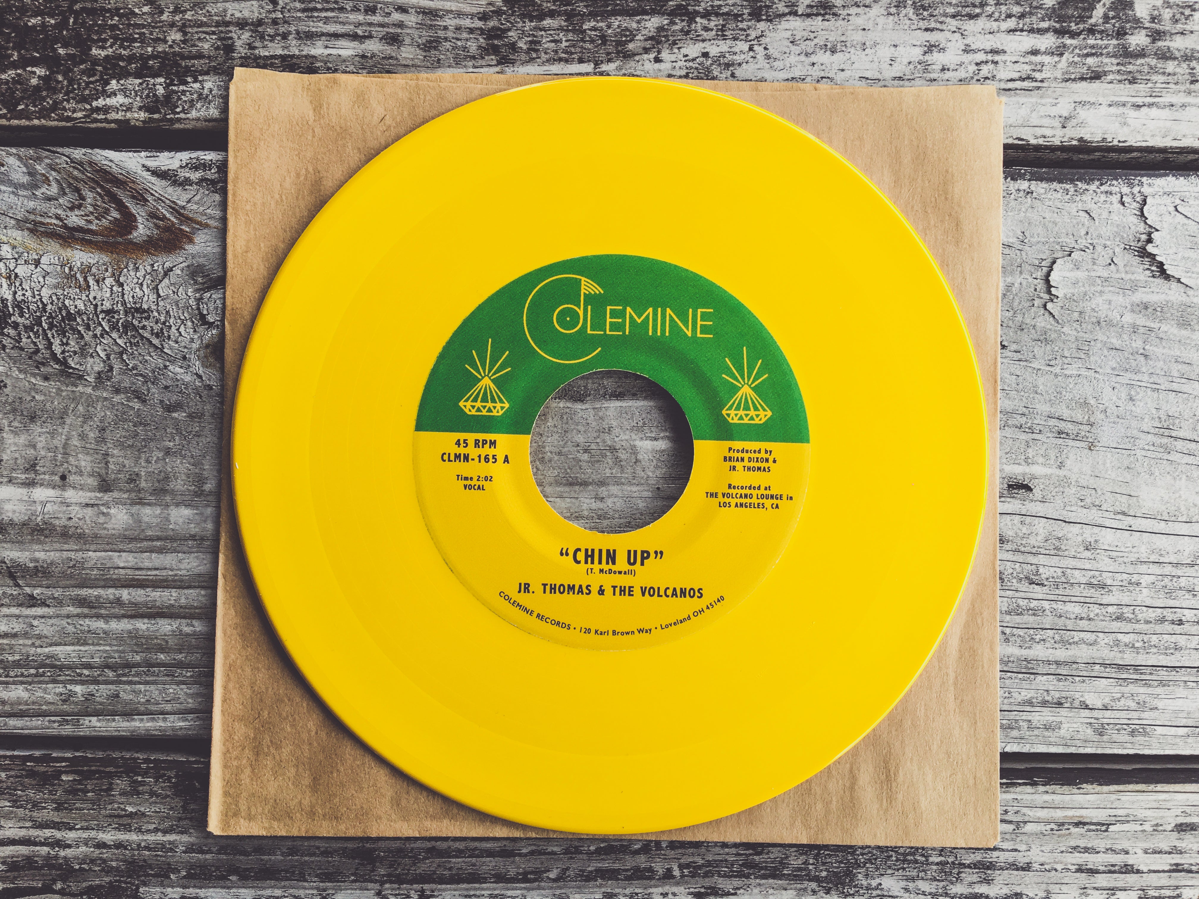 Jr. Thomas & Volcanos Chin Up vinylsingle gul 7"